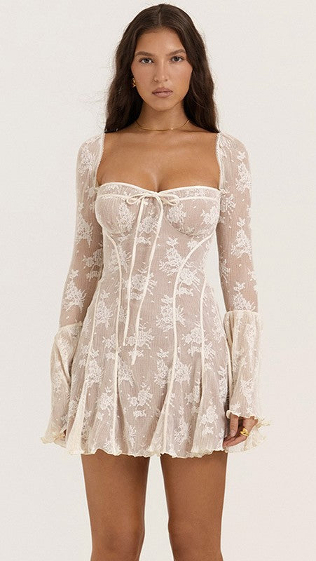 Elegancia Floral | Vestido Corto de Encaje Ajustado con Cuello Cuadrado | Estilo Casual para Primavera-Verano 1