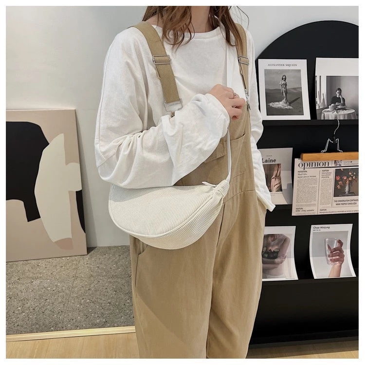 Lucía | Bolso Bandolera de Pana Ajustable para Mujer Elegante y Casual 4