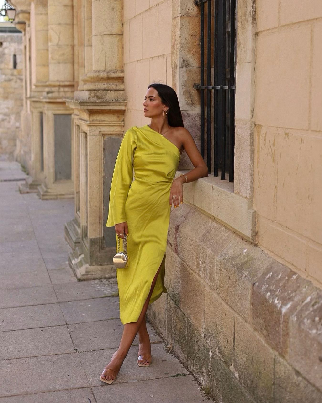 Ava | Elegante Vestido Midi Asimétrico - Noa Lagos